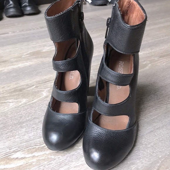 Rosegold Shoes Shoes - 🌺 LEATHER HEELS 🌺